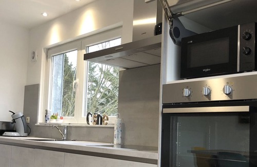 Philippeville Cottage | Scenic Cottage in Merlemont with Balcony