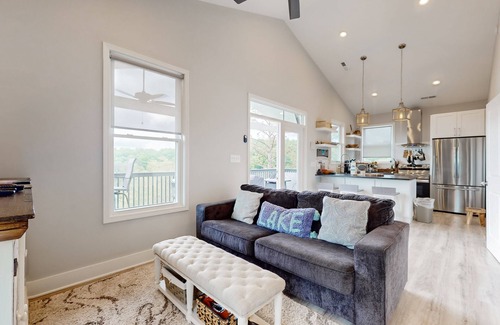 Sevierville Cabin | Scenic Douglas Lake home w/deck, hammocks, & hot tub - free attraction tickets