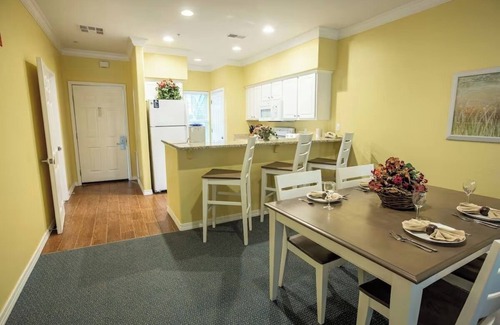 Branson Hotel | Scenic Escape w/Kitchen & Fireplace – Near Branson's Top Hotspots | 3 Units