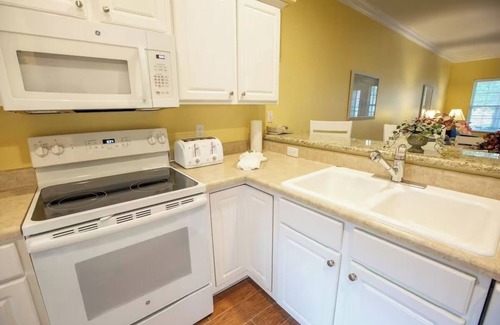 Branson Hotel | Scenic Escape w/Kitchen & Fireplace – Near Branson's Top Hotspots | 3 Units