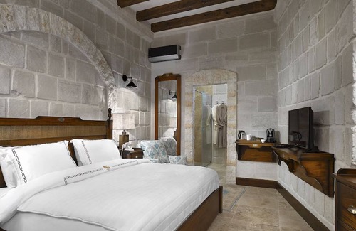 Mustafapasa Hotel | Scenic Garden Cave Suite with Lush Surroundings | Free Parking w/Outdoor Pool