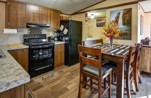 Valle House | Scenic Grand Canyon Junction Home w/ Deck & Views