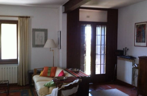 Tacconi House | Scenic Holiday Home in Pastrengo near Lazise Lake, City Centre