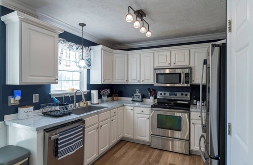 Masterson Station House | Scenic View by the Pond in Lexington