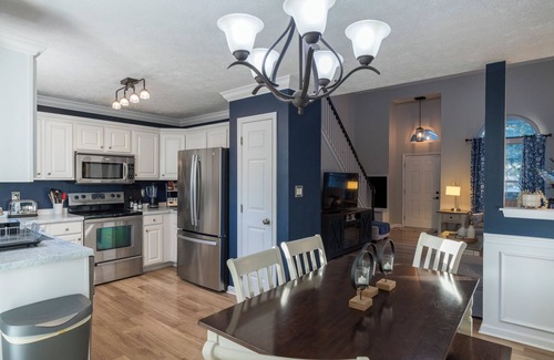 Masterson Station House | Scenic View by the Pond in Lexington