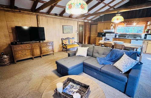 Union Cabin | Scenic View Cabin Near Alderbrook Resort