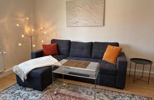 Naumburg Apartment | Schöne neue 4 Zimmer Wohnung mit Süd-Balkon bis 8 Personen