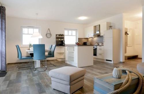 Tarnewitz House | Schatzkiste Reetdachhaus