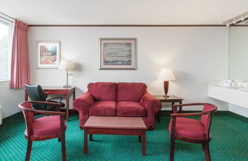 Schenectady Hotel | Schenectady Inn & Suites