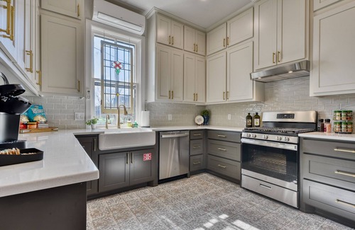 New Braunfels House | Schlitterbahn Retreat | 7 Bed, 6.5 Bath with Games Pavilion