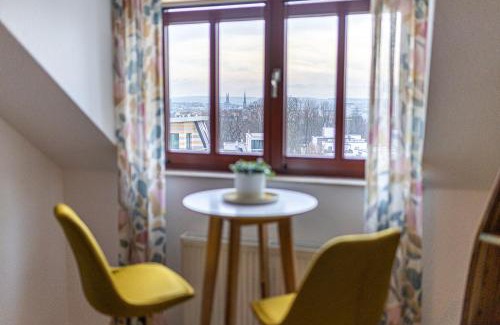 Zentrum Apartment | Schloßberg-Domizil mit Weitblick - Arbeitsplatz, Balkon, Netflix, Badewanne & Yogamatte