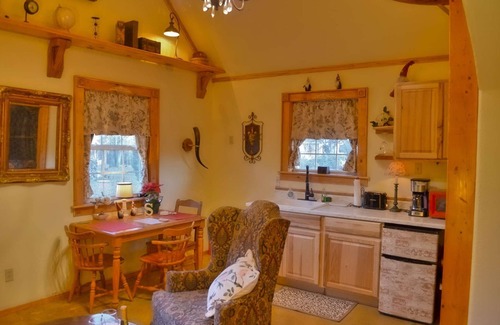 Fredericksburg Cottage | Schneewittchen Cottage (#3)