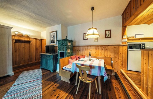 Altaussee Apartment | Schnitzler Apartment | Kitchen | Parking | Garden