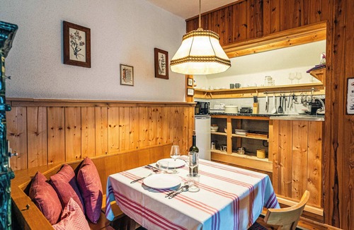 Altaussee Apartment | Schnitzler Apartment | Kitchen | Parking | Garden