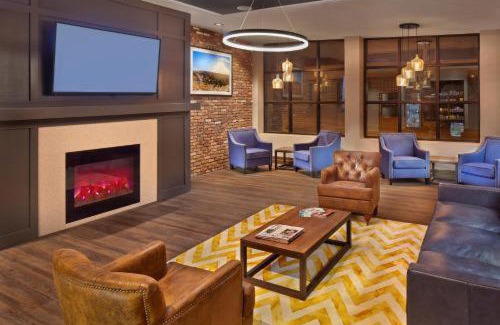 Morgantown Hotel | Scholar Morgantown, Tapestry Collection by Hilton