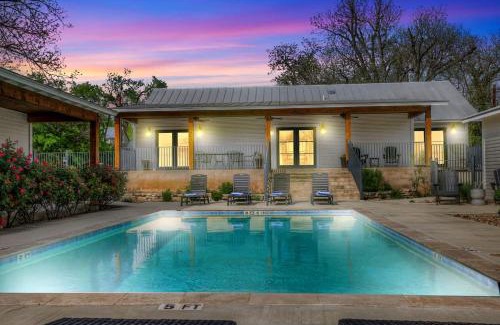 Fredericksburg House | Schubert Inn Combo with Pool