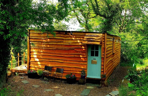 Brazzacott Cottage | SCOLLAS LODGE, pet friendly, with hot tub in Launceston