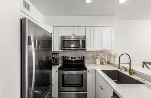 Scottsdale Ranch Condo | SCOTTSDALE BAY CLUB PENTHOUSE CONDO! NEWLY REMODELED POOL W/PRIVATE ACCESS.