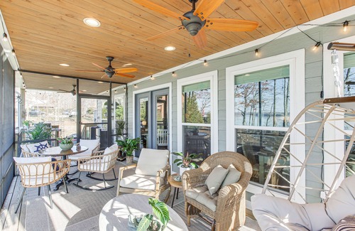 Scottsville Cottage | Scottsville Cottage: Fire Pit & All-Year Lake View