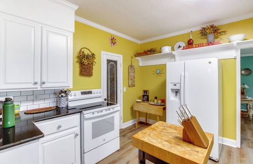 Ashford House | Screened Porch: Peaceful Country Escape in Ashford