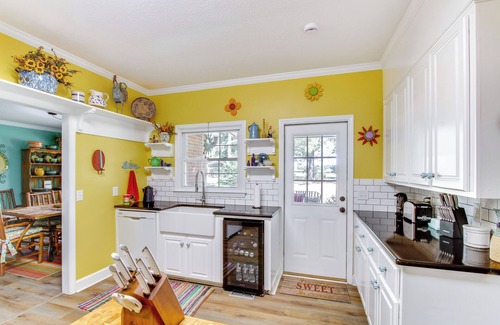 Ashford House | Screened Porch: Peaceful Country Escape in Ashford