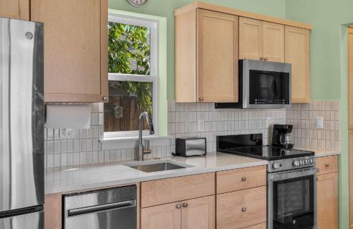 Redmond House | Scrubjay Suite - Meredith Lodging