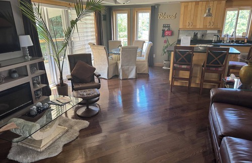 Scugog House | Scugog Island- Lake access! 4-bedroom house in charming Port Perry fitness room