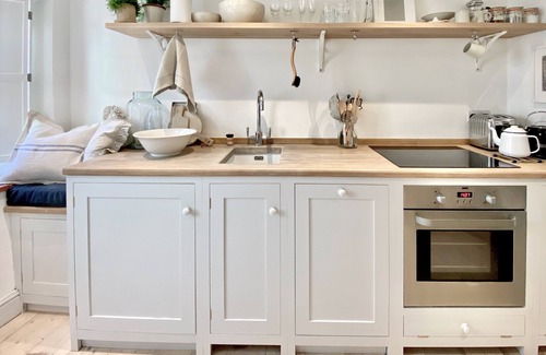 Cromer Cottage | Sea air and starry nights - there's space for two and your four legged friend.