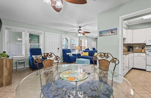 Gulf Shores Condo | Sea Breeze 216: 2BR Sea Breeze condo across street from the Gulf, pool & BBQ