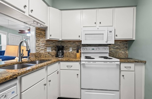 Gulf Shores Condo | Sea Breeze 216: 2BR Sea Breeze condo across street from the Gulf, pool & BBQ