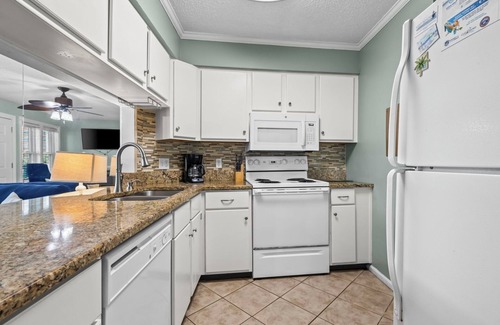 Gulf Shores Condo | Sea Breeze 216: 2BR Sea Breeze condo across street from the Gulf, pool & BBQ