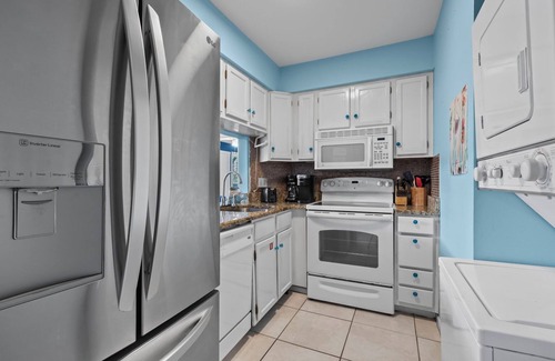 Gulf Shores Condo | Sea Breeze 218: 2BR condo across street from the Gulf, pool & BBQ