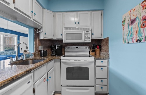 Gulf Shores Condo | Sea Breeze 218: 2BR condo across street from the Gulf, pool & BBQ