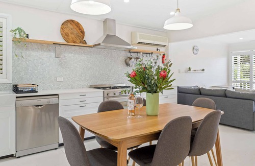 Forresters Beach House | Sea Breeze by Coast Hosting