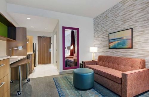 Upper Grand Lagoon Hotel | Sea Breeze Comfort! 2 Units w/Kitchen, Pool, FREE Parking and Breakfast!