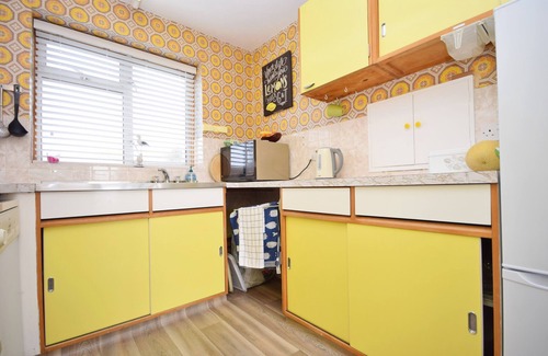 Selsey Cottage | Sea Breeze, Selsey - a town house that sleeps 6 guests in 3 bedrooms