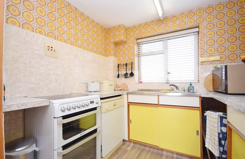 Selsey Cottage | Sea Breeze, Selsey - a town house that sleeps 6 guests in 3 bedrooms