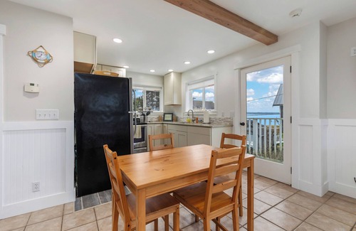 Maxwelton House | Sea-Esta I Charming Getaway I SLEEPS 4