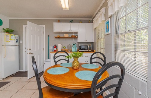 Lamar Condo | Sea Gun Bayhome 128 | Copano Bay Access + Pool!
