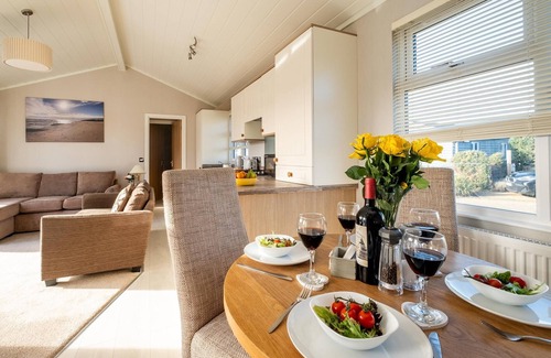 Leiston Cottage | Sea La Vie - sleeps 4 guests in 2 bedrooms