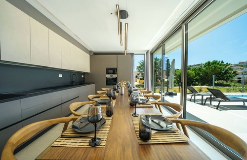 Makrys Tichos Villa | Sea Novels Villa: Walk to Beach & Near Chania/Private Pool/Games Room