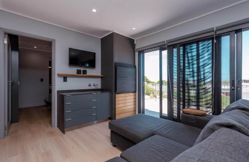 Franskraal House | Sea Pod Luxury Container House