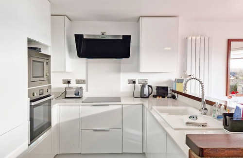 South Hayling Cottage | Sea Scene's , Hayling Island - a flat that sleeps 4 guests in 2 bedrooms