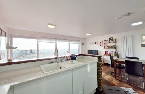 South Hayling Cottage | Sea Scene's , Hayling Island - a flat that sleeps 4 guests in 2 bedrooms