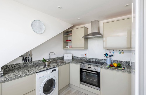 St Ives Apartment | Sea Spirit with best views panoramic of St Ives ever! Within walking distance of heart of St Ives and beaches. Allocated parking. Free WiFi.