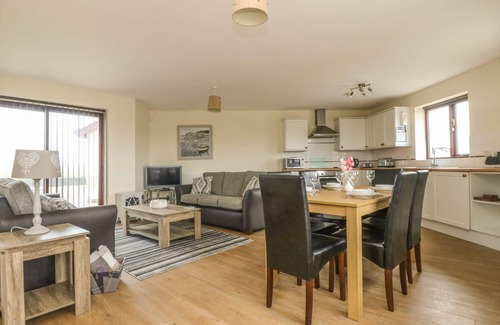 Longrock House | SEA SPRAY, family friendly, country holiday cottage in Marazion