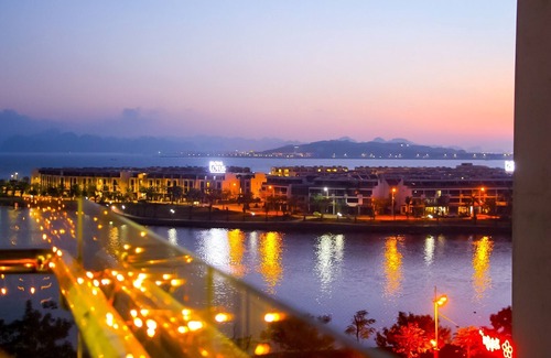 Ha Long Apartment | Sea/Street/Mountain View & Modern 3 Bedrooms Apartment in Main Tourist Area