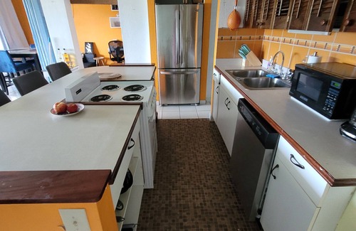 Estate Golden Rock Condo | Sea Turtle Condo with Loaded Amenities