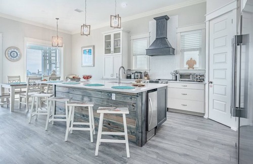 Bel Air House | Sea Turtle. New, Luxury, Gulf Front Home with pool 7br 7.5 baths sleeps 28