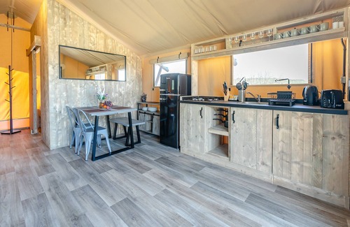 Barbrook RV Rental | Sea View 2 Bed Hot Tub Safari Tent - Foxglove